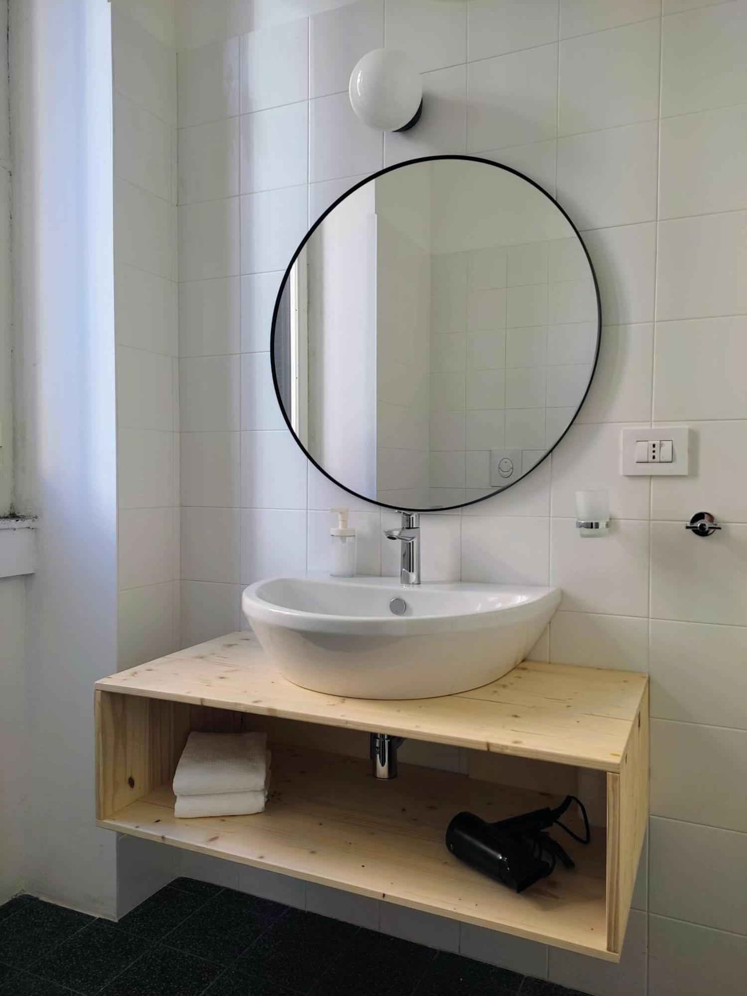 Lostabile Guesthouse & Coworking Bari Kültér fotó